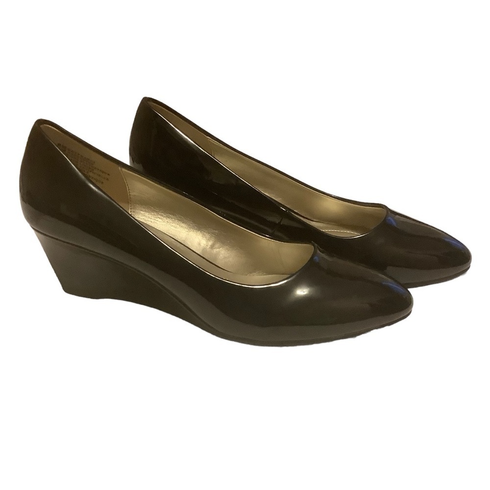 BANDOLINO WOMENS WEDGE PUMPS MID HEELS ROUND TOE SLIP-ON BLACK/ Size 8